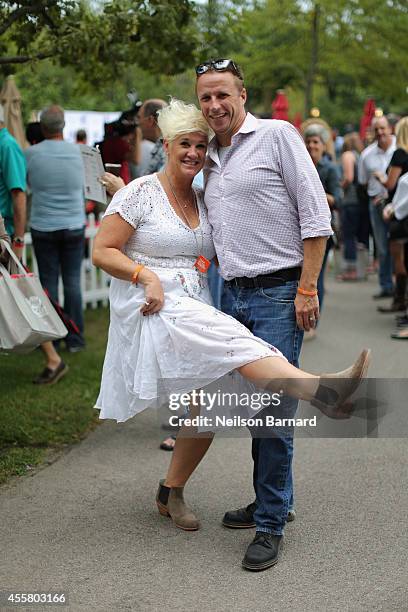 Chefs Anne Burrell and Marc Murphy pose at Food Network In Concert on September 20, 2014 in Chicago, Illinois.