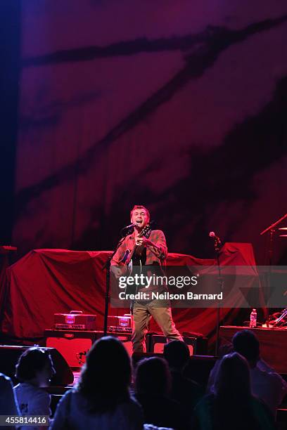 Phillip Phillips performs onstage at Food Network In Concert on September 20, 2014 in Chicago, United States.