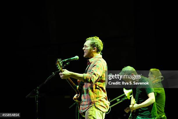 Phillip Phillips performs onstage at Food Network In Concert on September 20, 2014 in Chicago, United States.