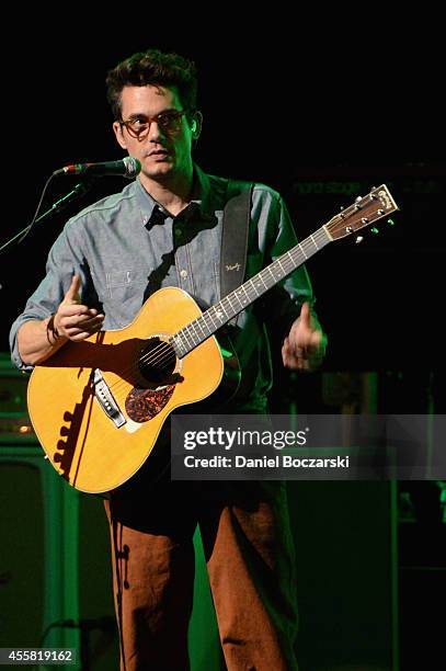 Musician John Mayer performs onstage at Food Network In Concert on September 20, 2014 in Chicago, United States.