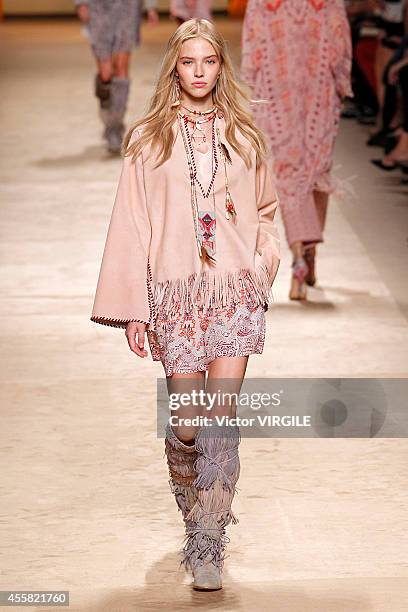 Model walks the runway during the Etro Ready to Wear show as a part of Milan Fashion Week Womenswear Spring/Summer 2015 on September 19, 2014 in...