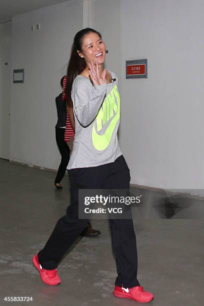 Li Na Injured 60 Li Na Announces Her Retirement Due To Knee Injuries Stock Photos ...