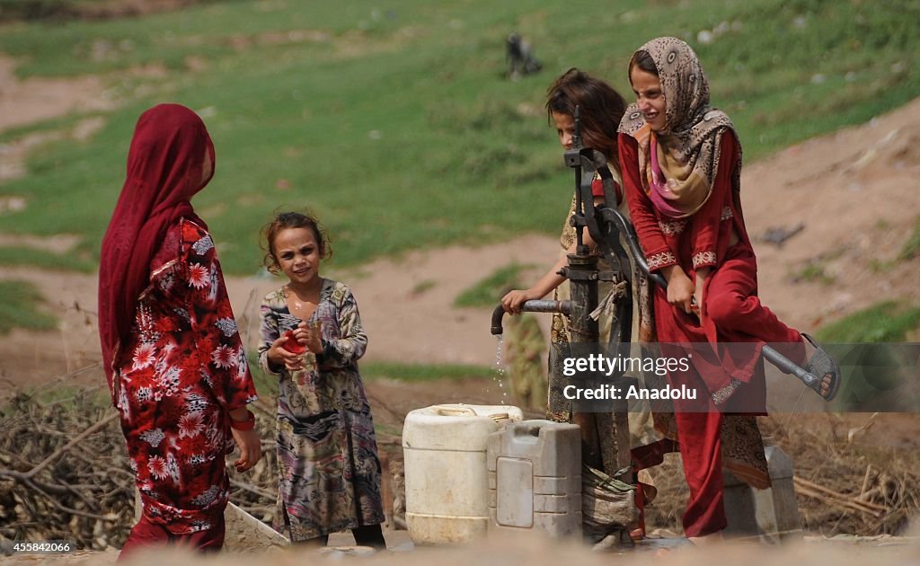 Pakistani children helping families in Islamabad