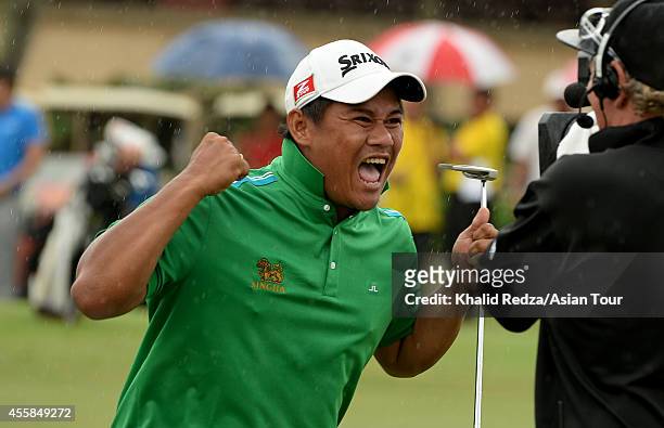 Chapchai Nirat of Thailand celebrates on the 18th green during round four of the Worldwide Holdings Selangor Masters at Seri Selangor Golf Club on...