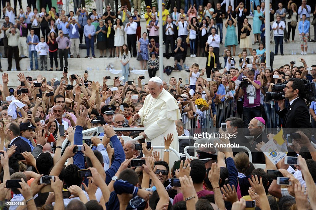 Pope Francis greets Albanians in Tirana