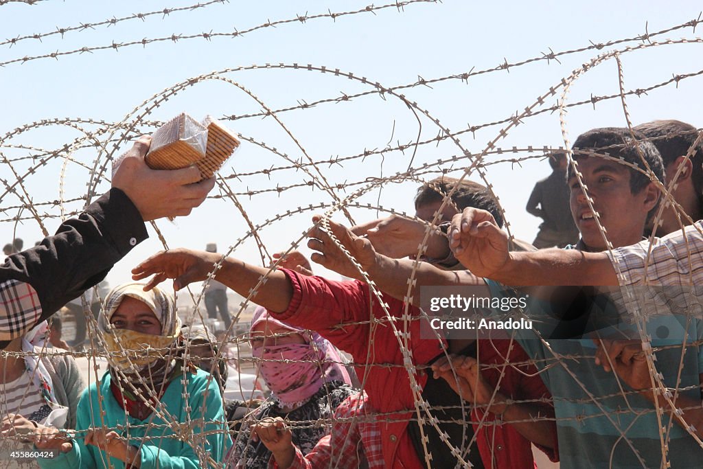 Turkey opens border crossing for Syrians escaping ISIL