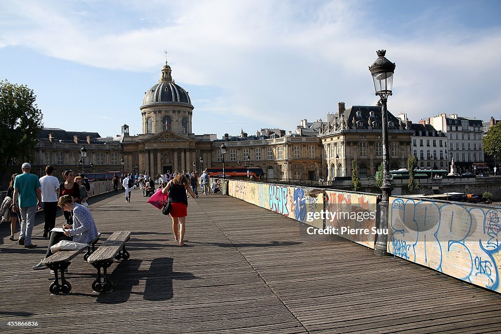 Paris Officials Put Plastic Panels To Stop Love Padlocks On Pont Des Arts Bridge