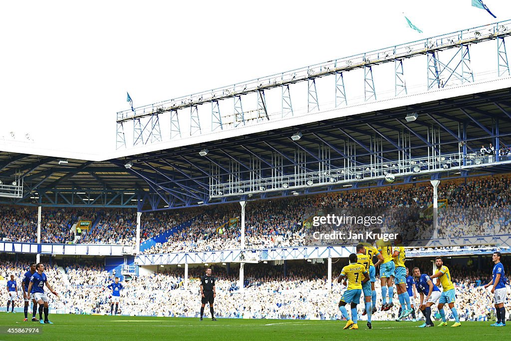 Everton v Crystal Palace - Premier League