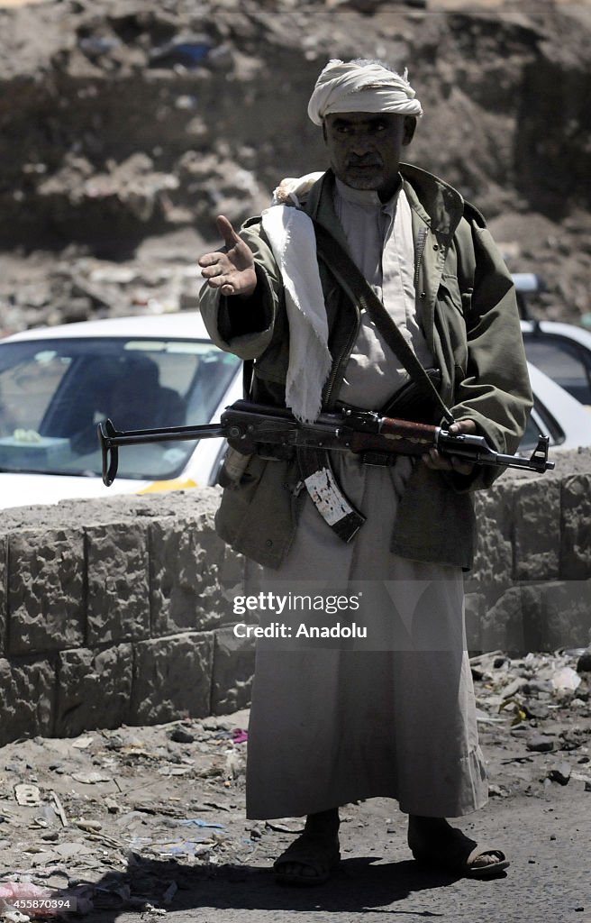 Houthi rebels take position around Yemeni Government TV in Sanaa