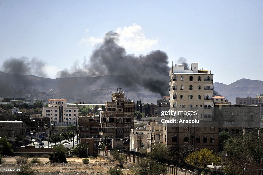 Houthi rebels take position around Yemeni Government TV in Sanaa