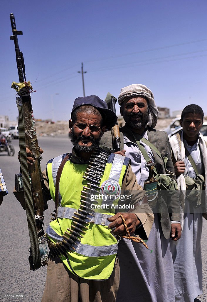 Houthi rebels take position around Yemeni Government TV in Sanaa