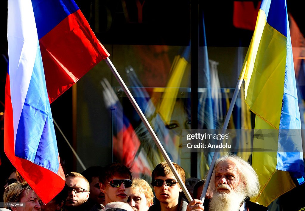 Thousands of demonstrators march against war In Moscow