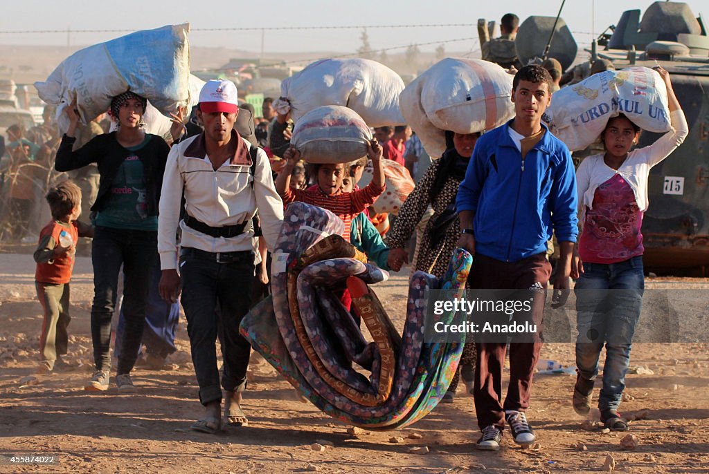 Turkey opens border crossing for Syrians escaping ISIL