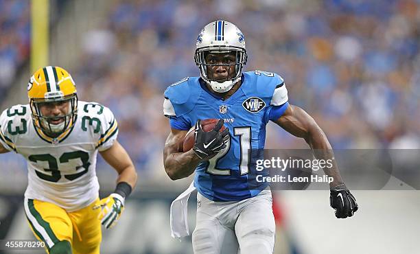 Reggie Bush of the Detroit Lions runs 21 yard for a fourth quarter touchdown as Micah Hyde of the Green Bay Packers gives chase during the game at...