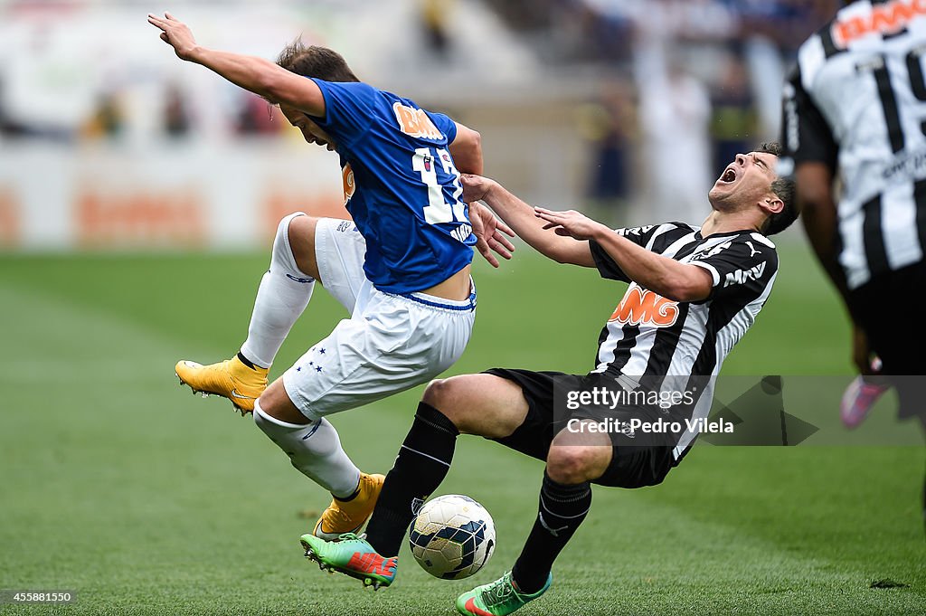 Cruzeiro v Atletico MG - Brasileirao Series A 2014