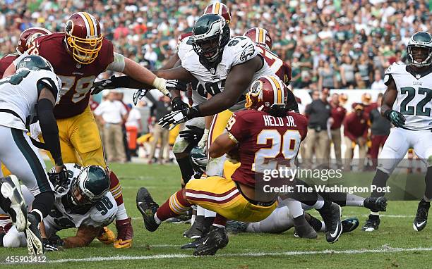 Running Back Fall Over Backward Running Photos and Premium High Res Pictures - Getty Images