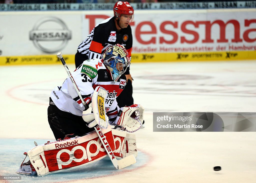 Hamburg Freezers v Koelner Haie - DEL