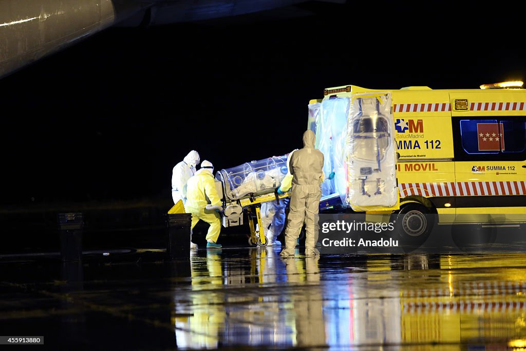 Spanish priest with Ebola flown back to Madrid
