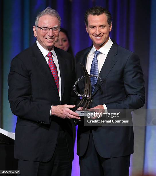 Dr. Irwin Jacobs accepts the Clinton Global Citizen Leadership in the Private Sector Award at the 8th Annual Clinton Global Citizen Awards at...