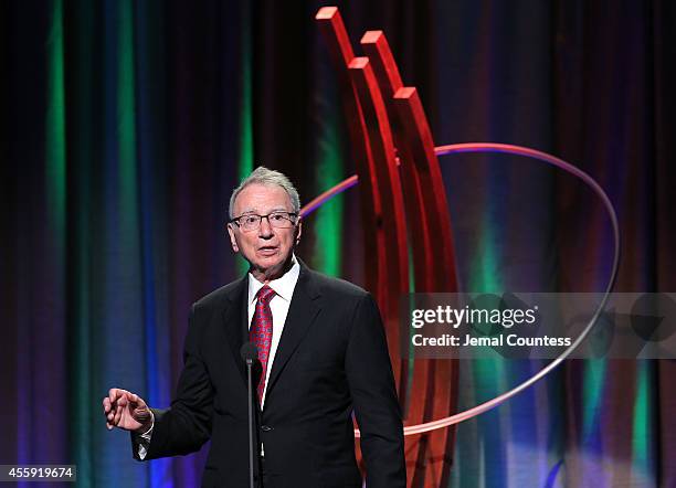 Dr. Irwin Jacobs accepts the Clinton Global Citizen Leadership in the Private Sector Award at the 8th Annual Clinton Global Citizen Awards at...