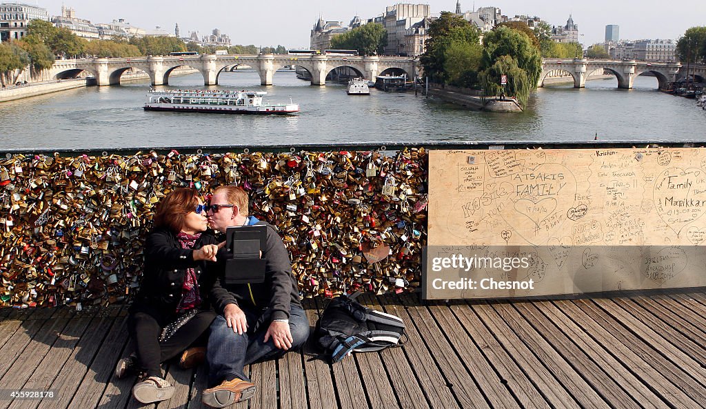 Love Padlocks At 'Le Pont Des Arts' In Paris