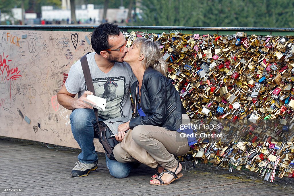 Love Padlocks At 'Le Pont Des Arts' In Paris