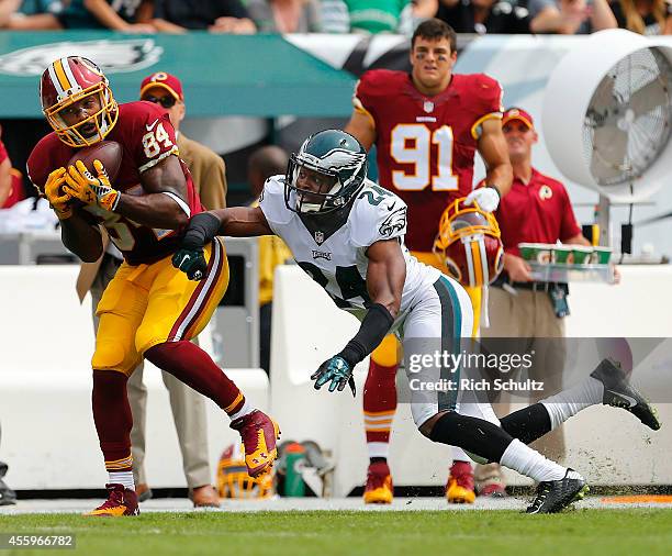 Niles Paul of the Washington Redskins makes a catch for a first down as Bradley Fletcher of the Philadelphia Eagles defends during the first quarter...