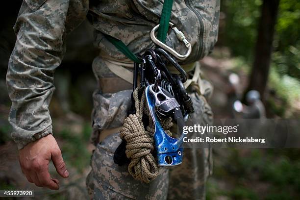 Military Grade Hike Rope Soldier Climbing Rope Photos and Premium High Res Pictures - Getty Images
