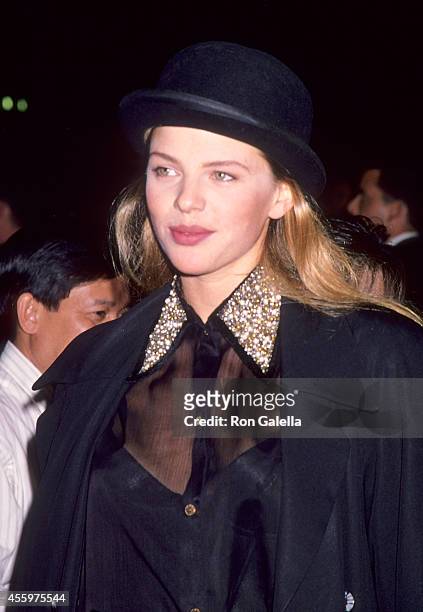 Actress Traci Lind attends the "Stargate" Hollywood Premiere on October 24, 1994 at the Mann's Chinese Theatre in Hollywood, California.