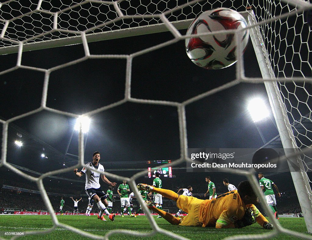 SV Werder Bremen v FC Schalke 04 - Bundesliga