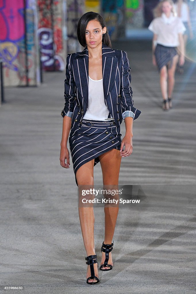 Anthony Vaccarello : Runway - Paris Fashion Week Womenswear Spring/Summer 2015