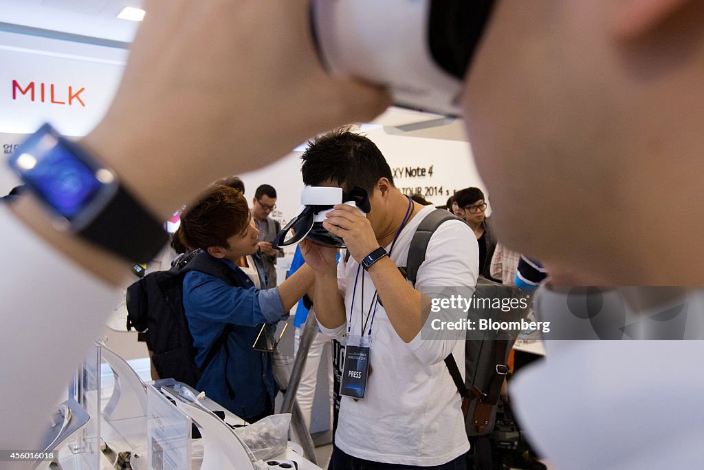 Samsung Electronics Co. Launches The Galaxy Note 4 Smartphone, Gear S Smartwatch And Gear Virtual-Reality Headset