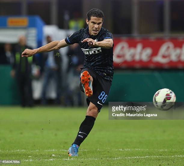 Hernanes of FC Internazionale scores his teams' second goal during the Serie A match between FC Internazionale Milano and Atalanta BC at Stadio...