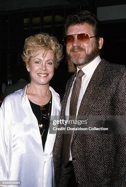 Actor Robert Foxworth and his wife 'Bewitched' actress Elizabeth Montgomery attend an event in circa 1988 in Los Angeles, California.