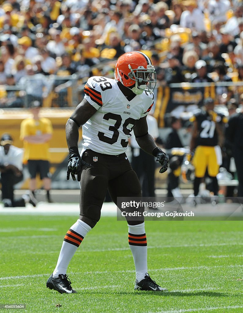 Cleveland Browns v Pittsburgh Steelers