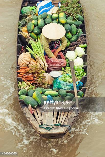 overhead of long wooden boat selling food, vietnam - floating market stock pictures, royalty-free photos & images
