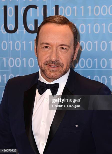 Actor Kevin Spacey arrives at the Breakthrough Prize Inaugural Ceremony at NASA Ames Research Center on December 12, 2013 in Mountain View,...