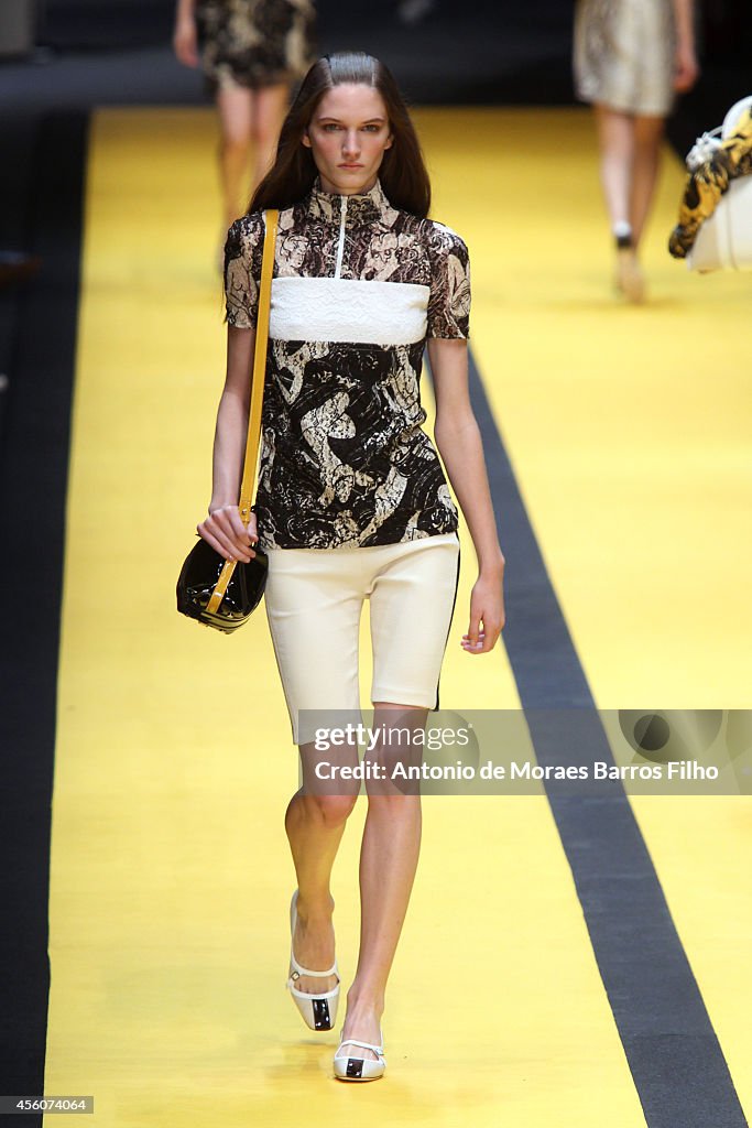 Carven : Runway - Paris Fashion Week Womenswear Spring/Summer 2015