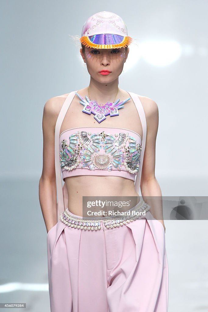 Manish Arora : Runway - Paris Fashion Week Womenswear Spring/Summer 2015