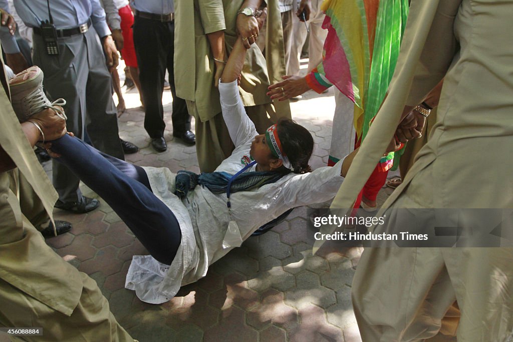 Youth Congress Protests Against Modi Government At Jantar Mantar