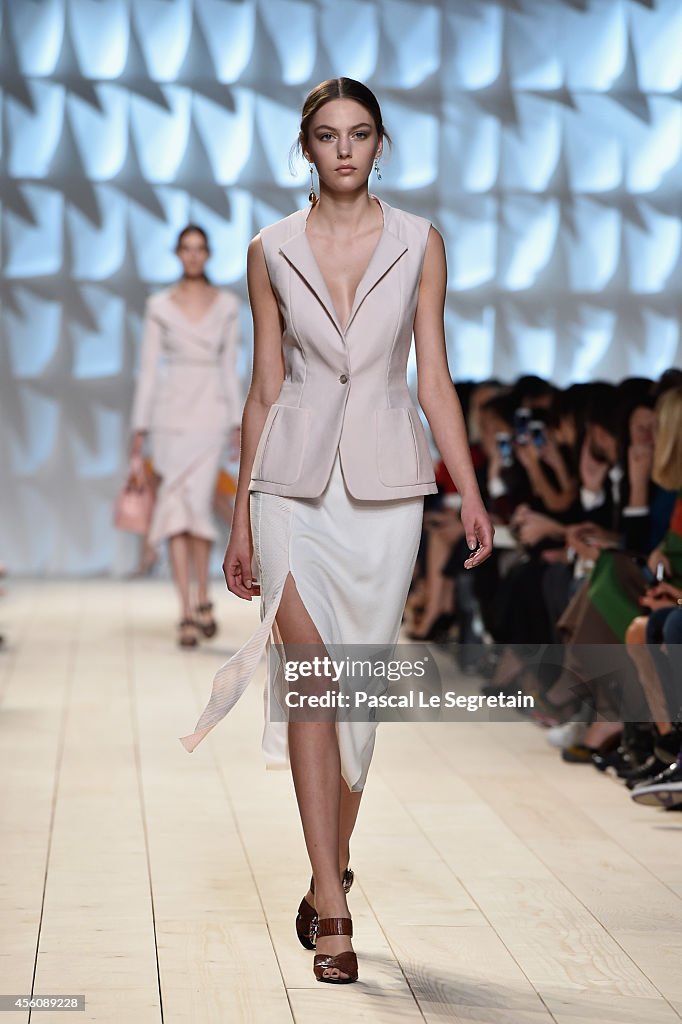 Nina Ricci : Runway - Paris Fashion Week Womenswear Spring/Summer 2015