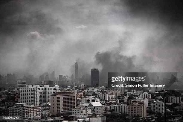 city under siege - terrorism stock pictures, royalty-free photos & images