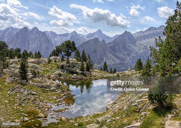 around amitges - pirineos fotografías e imágenes de stock