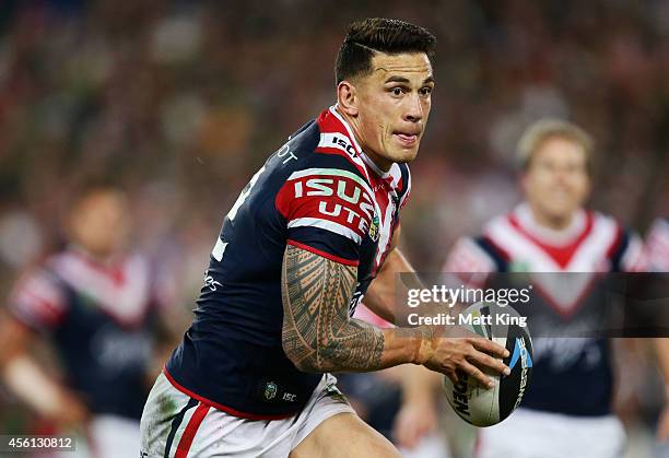 Sonny Bill Williams of the Roosters runs with the ball during the First Preliminary Final match between the South Sydney Rabbitohs and the Sydney...