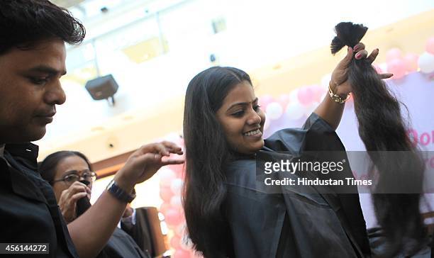 14 Hair Donation Campaign To Help Cancer Patients Photos and Premium High  Res Pictures - Getty Images