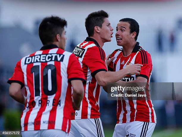 Guido Carrillo , of Estudiantes, celebrates with teammates after scoring during a match between Estudiantes and Velez Sarsfield as part of ninth...