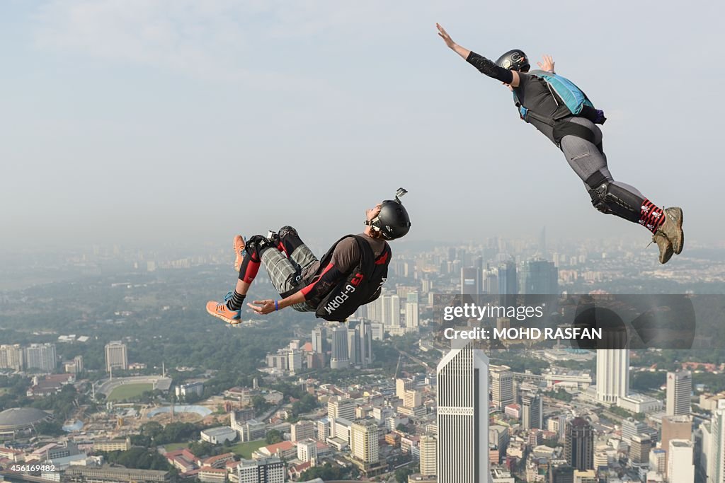 MALAYSIA-LIFESTYLE-BASEJUMPING