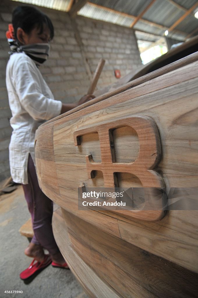 Indonesian Workers Make a replica of the Bugatti Veyron Super Sport