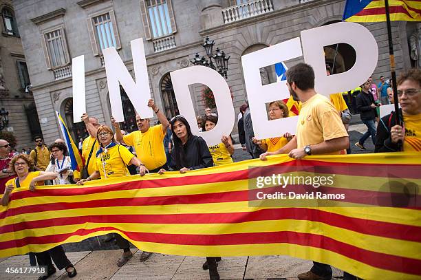 People gather in front of the Palau de la Generalitat, the Catalan government building, during a pro-independence demonstration on September 27, 2014...