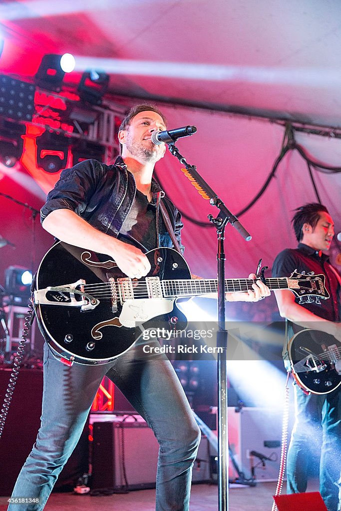 The Airborne Toxic Event With In The Valley Below In Concert - Austin, TX